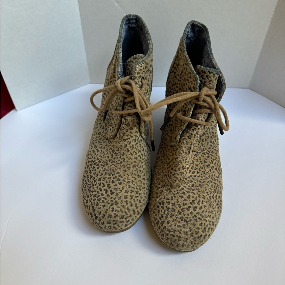 Toms Desert Wedge Bootie Size 8